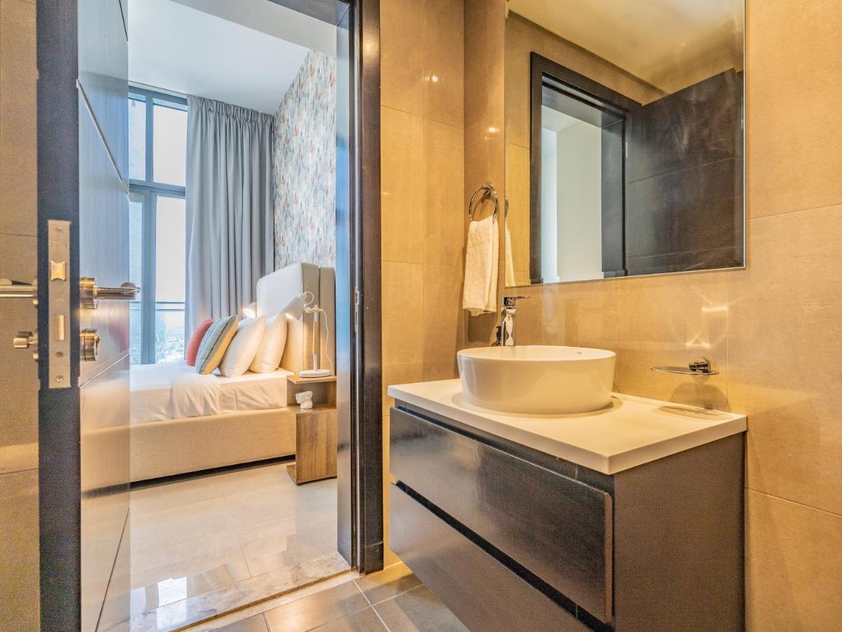 Apartment Monty Holiday - Elegant Penthouse With Skyline Views Terrace Dubai